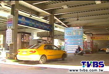 烏龍!無鉛當柴油 車主討11萬維修費