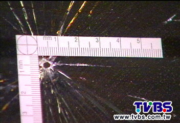 揭詐騙遭報復?3猩猩頭套男 開槍射車