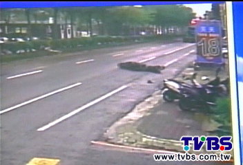 通緝犯竊車自摔 竟刀刺機車行小老闆