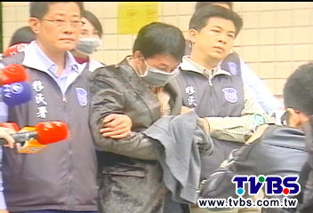 陸大亨捲款26億 攜妻女來台投靠小三