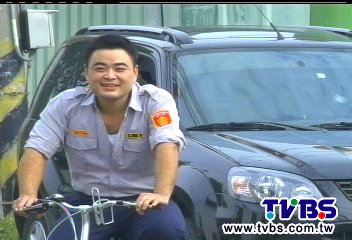 濃一字眉又愛吃! 義警酷似卡通「兩津」