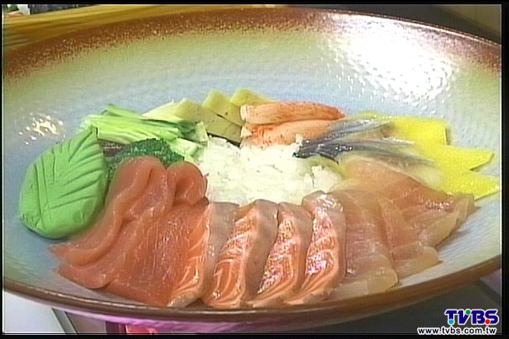一次嚐14種海鮮 蓋飯鮮度吸引饕客