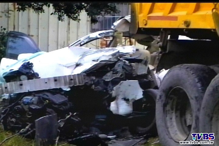 尾牙宴後!自撞路邊砂石車 2人慘死