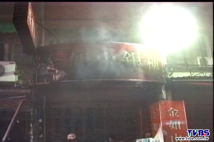 基隆麗榮大樓火警 百民眾倉皇逃生