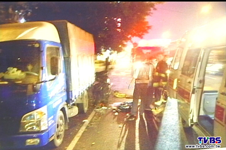 父酒駕撞車 3歲女站踏板擠壓慘死