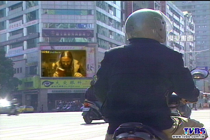路口大螢幕播驚悚恐怖片 挨批急撤