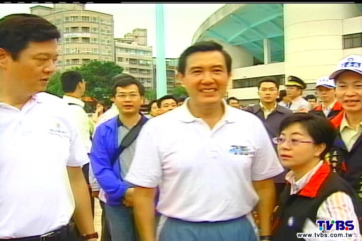 諷總統識人不明 KUSO批藍貪汙地圖