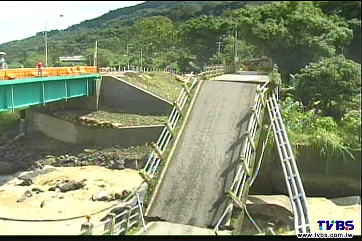 暴雨成災!走山民宅毀 溪漲橋樑斷