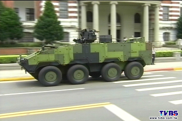 年度政軍兵推 馬總統首搭雲豹甲車