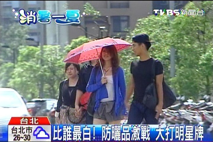 打「女神」牌！　安心亞、郭雪芙防曬品PK