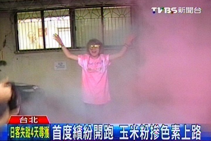 〈獨家〉白T恤起跑!繽紛抵達 彩色獨「衣」無二