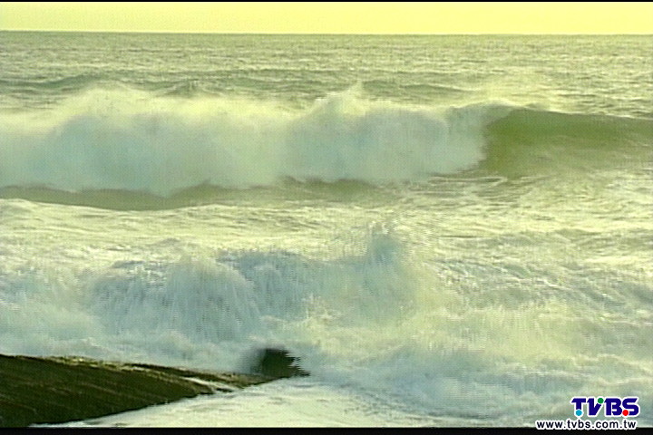 蘇力颱風/蘇力強風掀「暴潮」 逢滿潮河水難洩