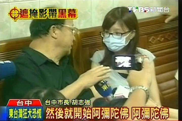 網友製「仲丘好走」 胡志強女婿編佛曲