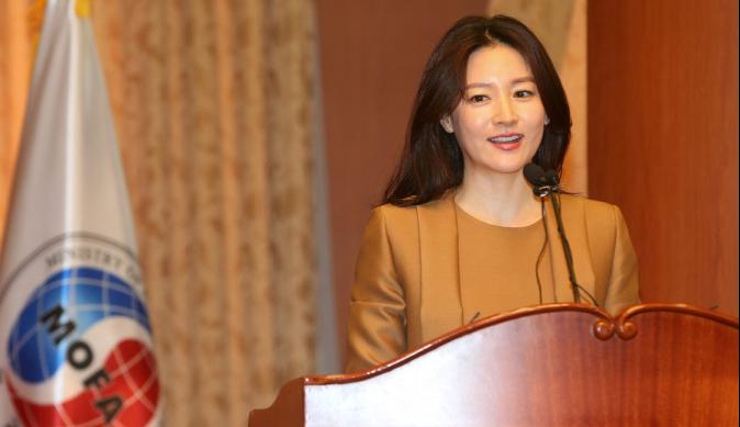 李英愛賣包秀龍鳳胎 超Q外表遺傳媽咪