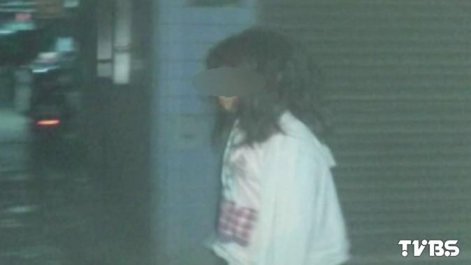 ​人呢？女童離家失蹤　躲24公分夾縫反卡住
