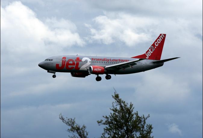 英男試圖猥褻空服員 終身禁搭JET2班機