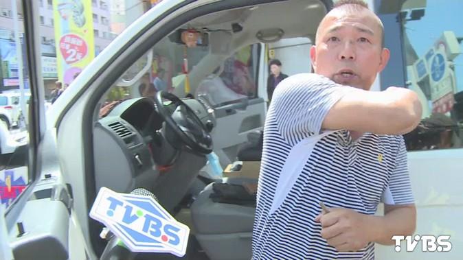 施暴累犯! 砸車教練「鎖喉」救護車駕駛