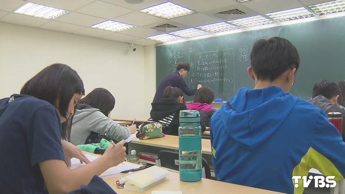 聽解題送午餐、電影票 私校辦講座「加深印象」