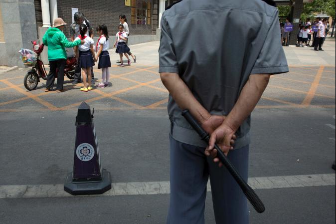 校園管教如械鬥　舍監持磚狠K學生惹議
