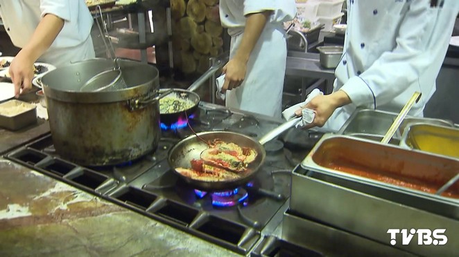 義大利師傅甩鍋炒飯 「雲朗」羅馬飯店飄台味