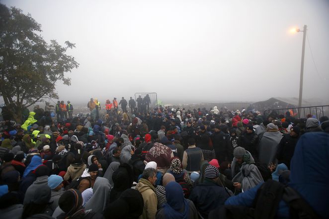 中東難民雪上加霜　難民營起火1500人驚逃