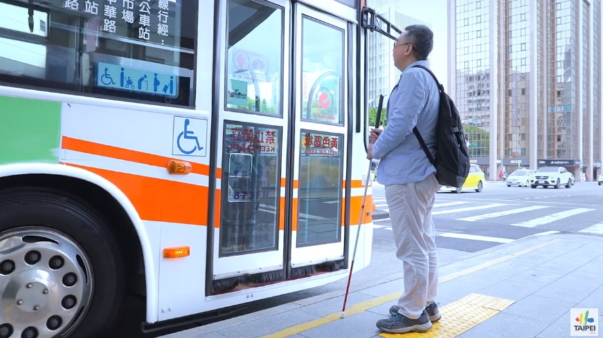台北好行APP助視障者乘車(圖/翻攝自台北市政府YouTube影片)