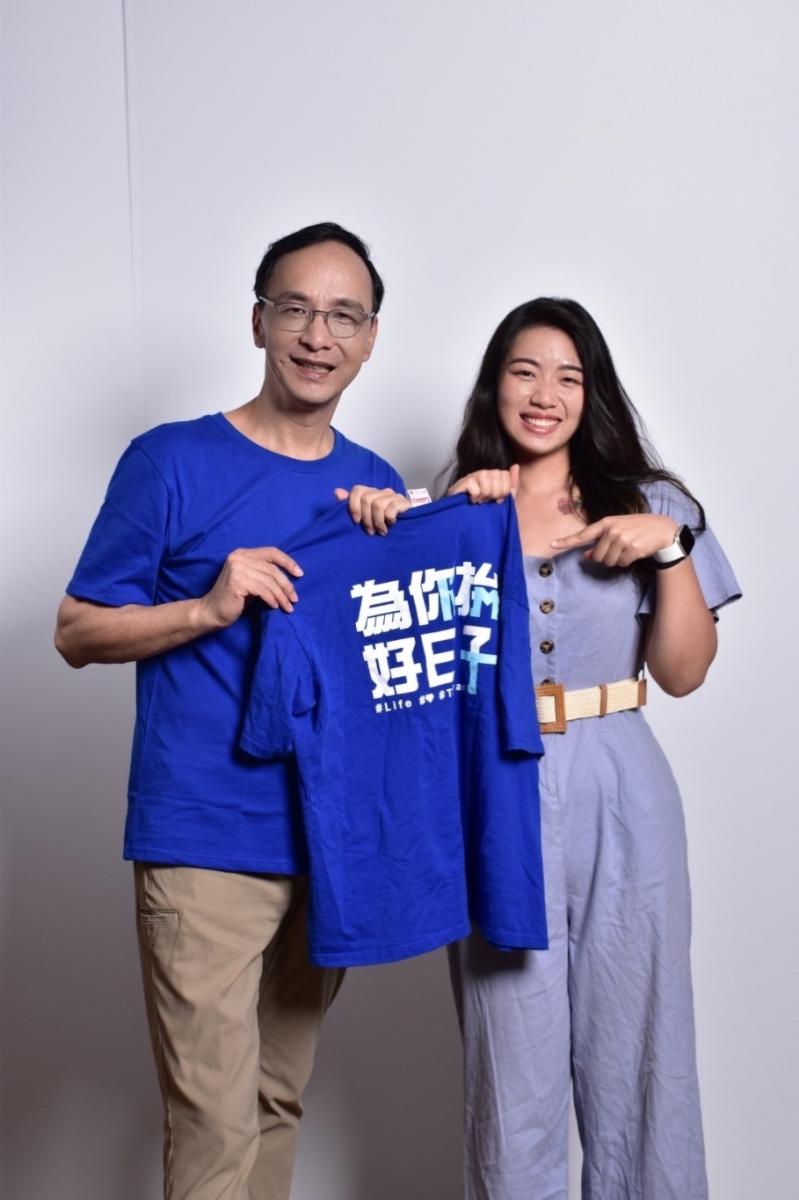國民黨的新視覺設計,出自於副發言人楊智伃。(圖/國民黨提供)